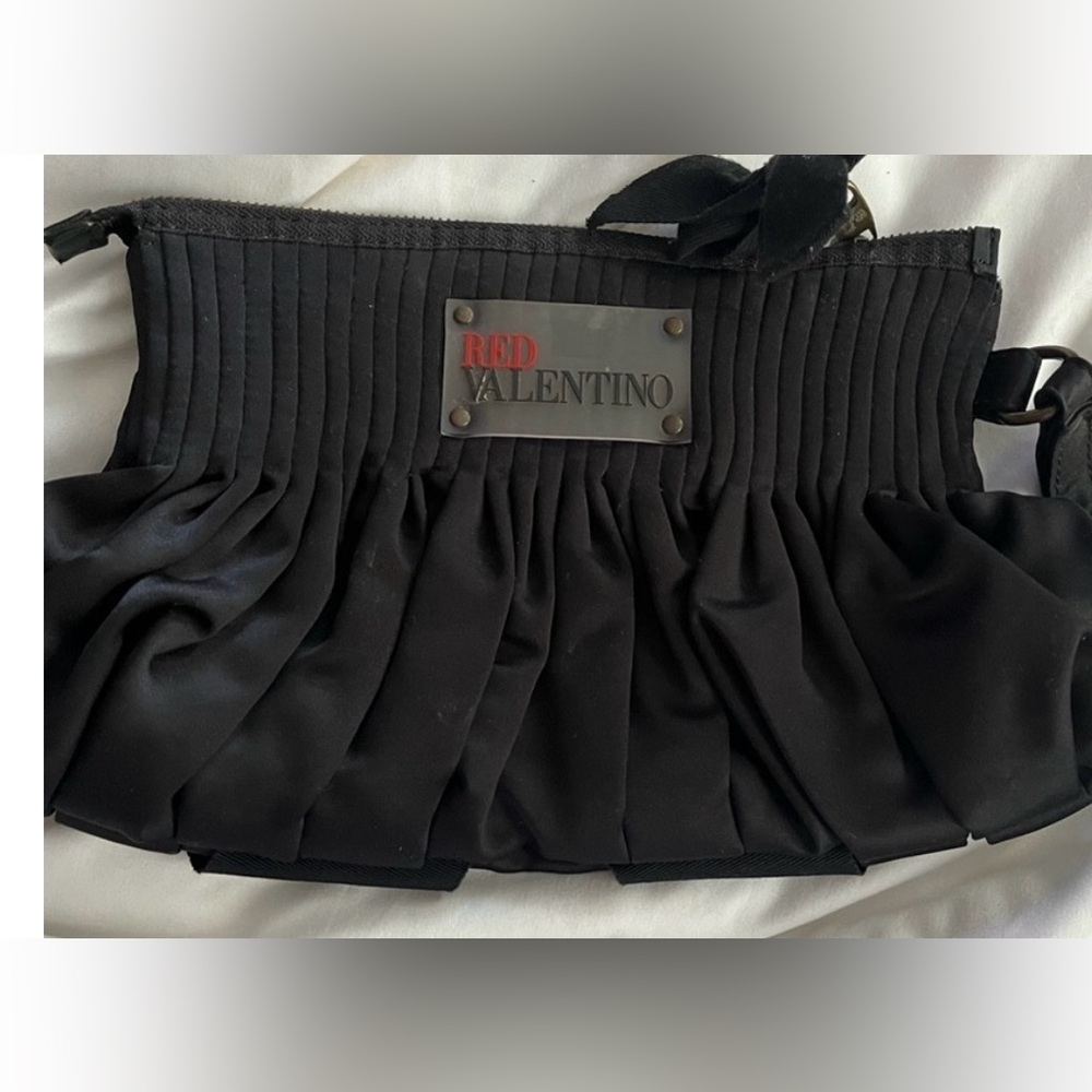 RED VALENTINO BLACK CLUTCH SILK HANDBAG..ABSOLUTELY STUNNING!!🌸